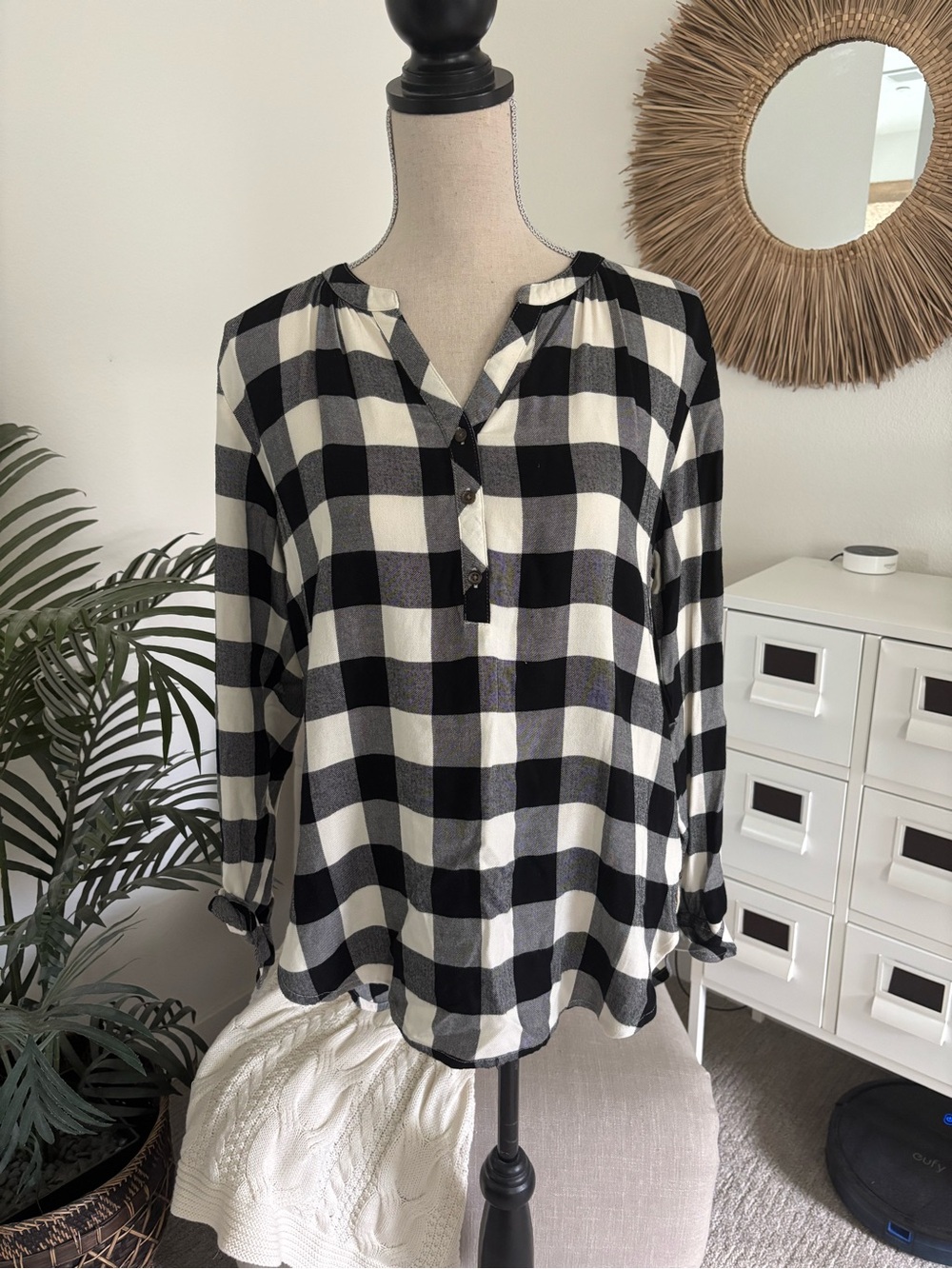 NWT Black & White Buffalo Plaid Button Henley Top Shirt Universal Thread Small